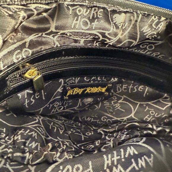 Betsey Johnson Skull and Roses Rockabilly Pin Up Punk Goth Crossbody Bag - Picture 7 of 8